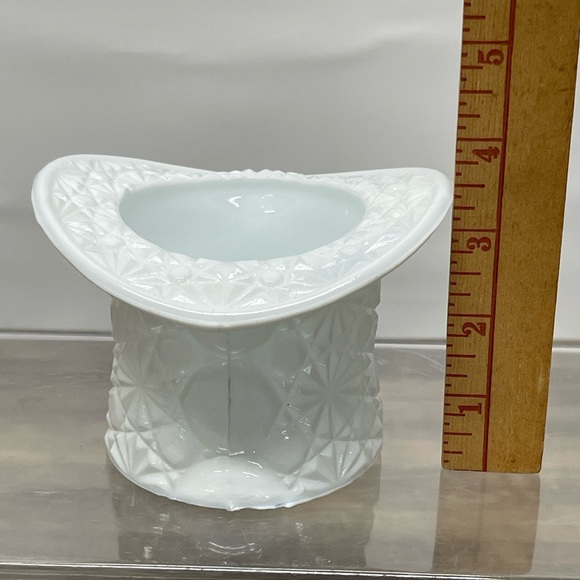Vintage 1950s Fenton White Milk Glass Top Hat Daisy Dot Pattern Small 4" Planter - Picture 5 of 6